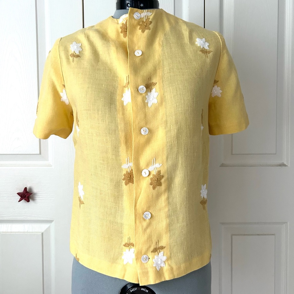 Vintage yellow floral detail button up women’s top